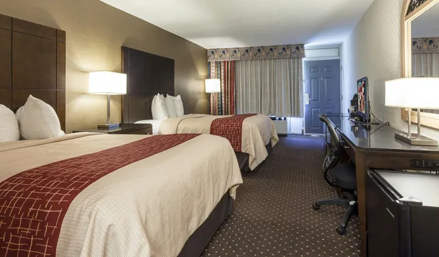 غرفة بسريرين مزدوجين لذوي الإعاقة، Red Roof Inn & Suites DeKalb 3/5