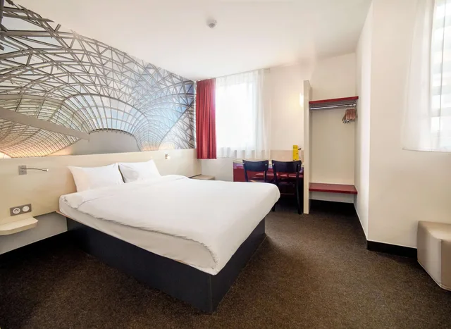 Standard, Queen Bed, B&B HOTEL Katowice Centrum 2/10