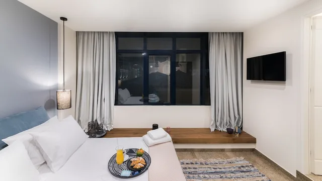 Deluxe, Queen Bed, City View, Ciel Living Athens 1/6