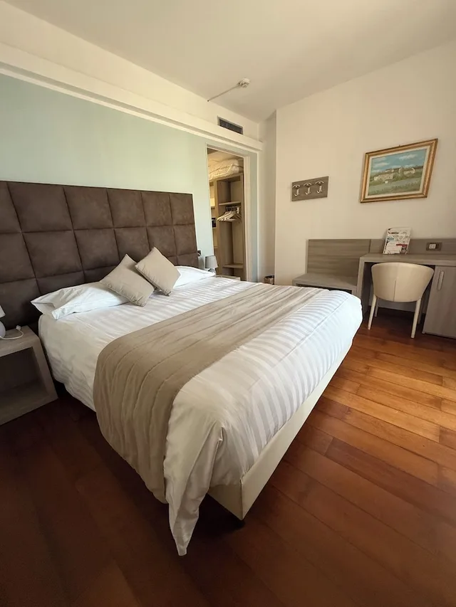 Room, Twin Beds, Hill View، Parigi 2/8