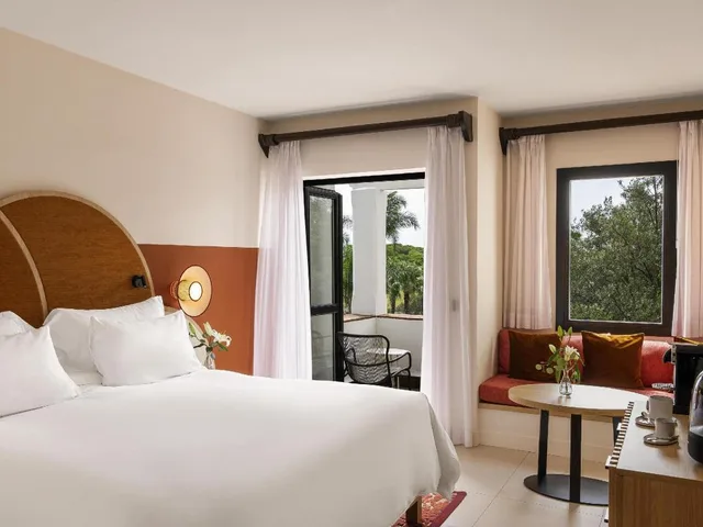 غرفة مريحة بسرير كينج، SO/Sotogrande Spa & Golf Resort Hotel 1/6