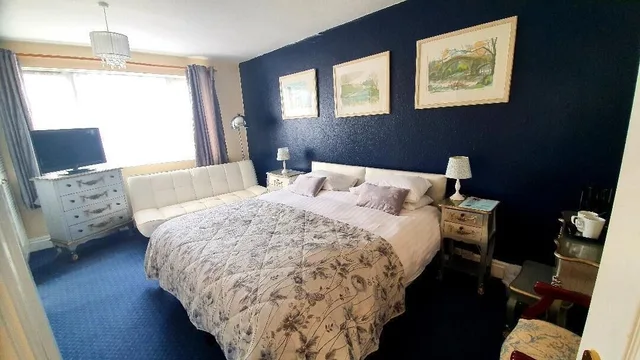 Standard, Double Bed, Rivelyn Hotel 3/7