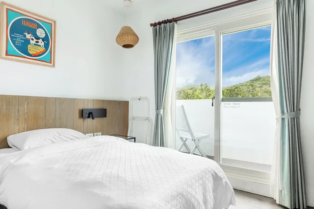 غرفة بسريرين منفصلين بشرفة، Kenting Fairyland & Farm Guest House 1/10