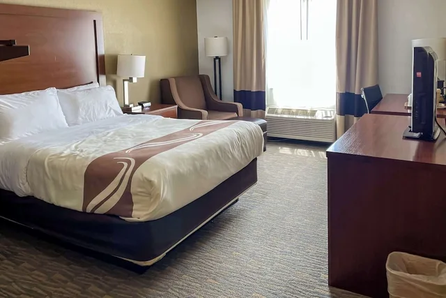 غرفة بسرير مزدوج لذوي الإعاقة، Quality Inn & Suites Georgetown - Seaford 1/8