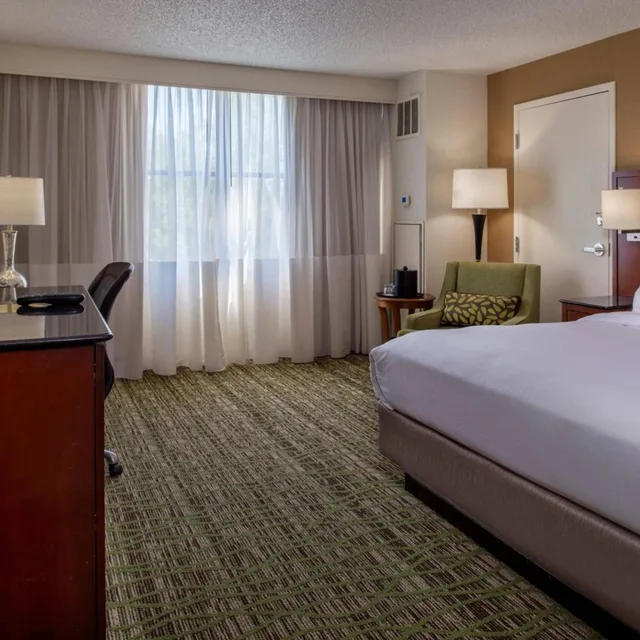 غرفة قياسية مع دخول صالة النادي، Marriott St Louis West 5/10