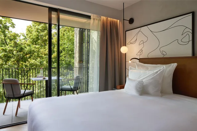 غرفة تنفيذية بسرير كينج بشرفة، L Esquisse Hotel & Spa Colmar - MGallery Collection 4/10
