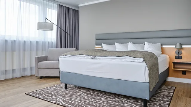 جناح بسرير كينج، Holiday Inn Berlin Airport Conference Centre Formerly Holiday Inn Berlin International Airport 3/8