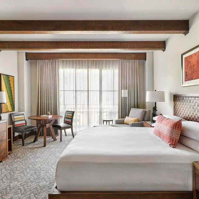 جناح تنفيذي بسرير كينج بشرفة بغرفة نوم واحدة مع أريكة، The Ritz Carlton Dove Mountain 1/5