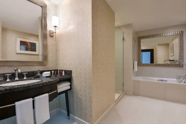 غرفة تنفيذية بسرير كينج، Marriott Marquis City Center Doha 8/8