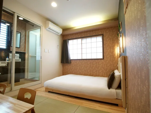 غرفة يابانية تقليدية بفراش فوتون وسرير فردي بحمام خاص، Guesthouse Narakomachi 3/8