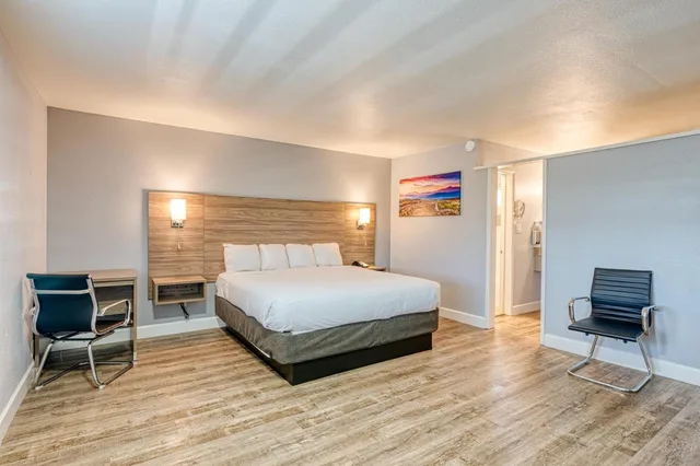 غرفة ديلوكس بسرير كينج، Vagabond Inn San Luis Obispo 2/5