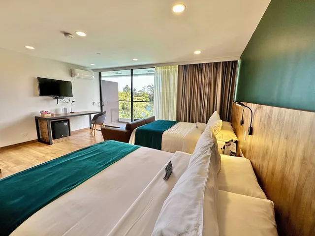 Superior, 2 Double Beds, Lake View, Hotel Lagoon Llanogrande 2/4