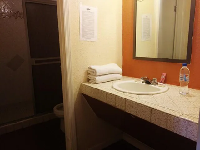 جناح جونيور، Hotel Chula Vista 1/5