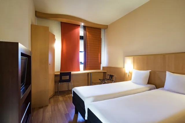 Premium Twin, Ibis Astana Hotel 2/10