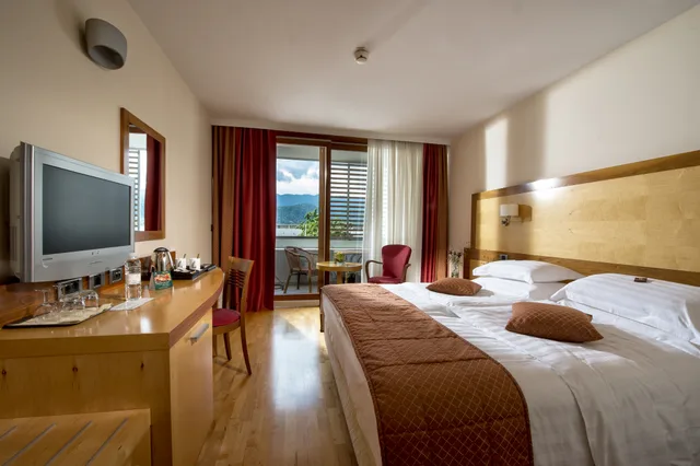 Room, Double Bed, Lake Side، Hotel Lovec 2/3
