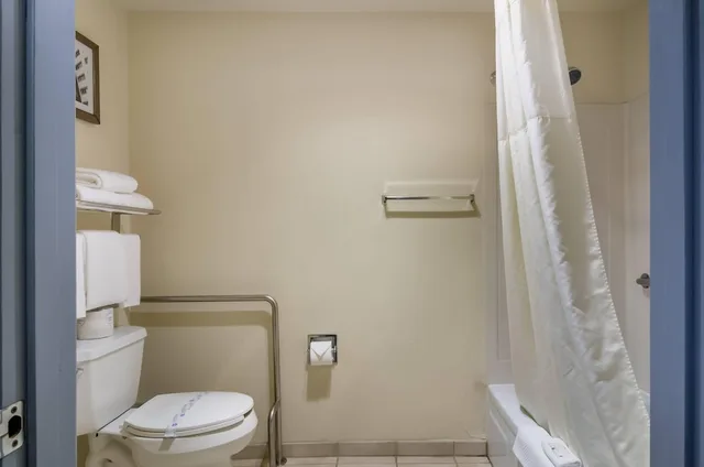 غرفة بسريرين كوين لذوي الإعاقة، Quality Inn & Suites Silverdale Bangor-Keyport 8/9