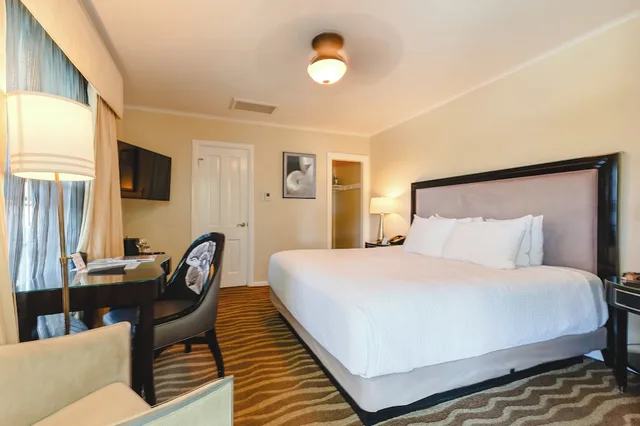 Room, King Bed, Pool Side، Coast Village Inn - Santa Barbara 1/6