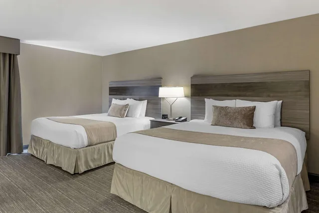 Junior Suite, Multiple Beds, Balcony، Best Western Plus Executive Inn 1/3