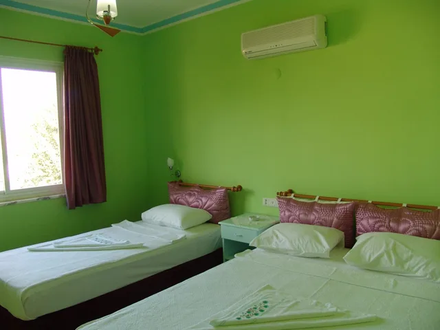 غرفة ثلاثية، Mandal Inn Hotel 2/9