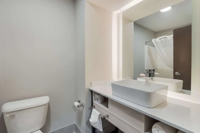 جناح بسرير كوين، Quality Inn and Suites Aiken, SC 2/2