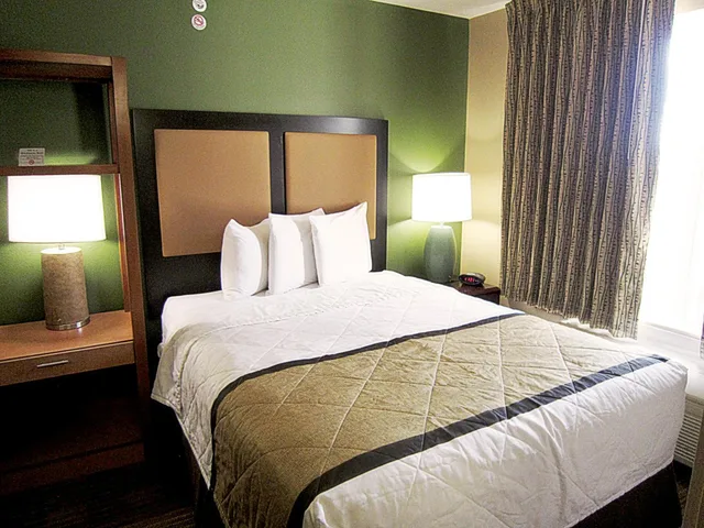 Studio, Queen Bed, Sonesta Simply Suites Stafford 3/10
