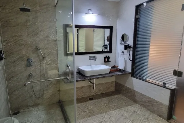 جناح بريميوم بسرير كينج، HOTEL LABH GARH PALACE 6/7