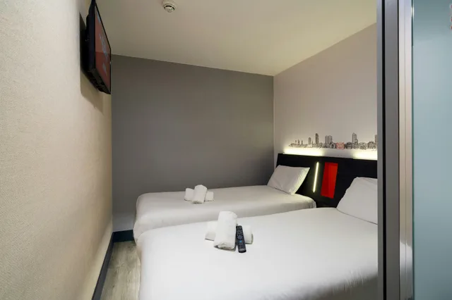 Room, Twin Beds, No Window، easyHotel Leeds City Centre 1/1