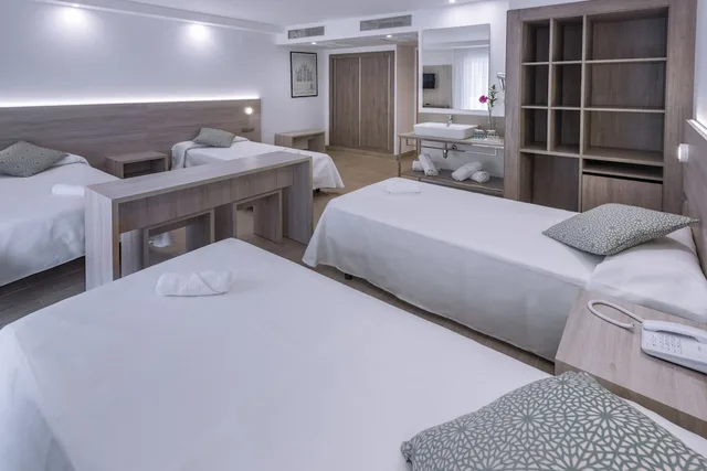 Family, 4 Beds, Balcony, 4R Salou Park Resort II 5/10