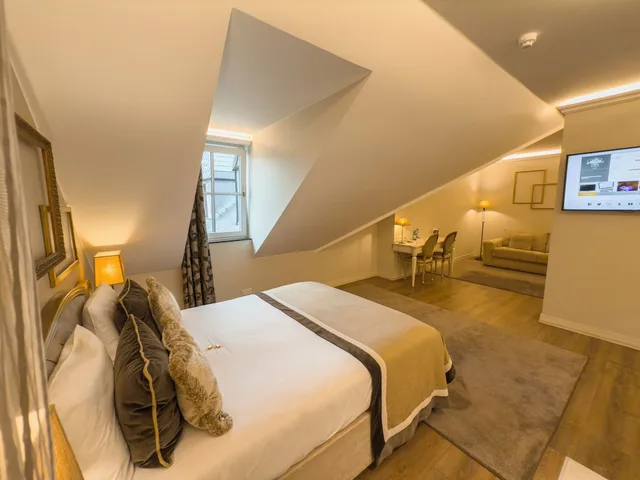 جناح تنفيذي بسرير كينج بغرفة نوم واحدة، CHATEAU D'URSPELT 2/6