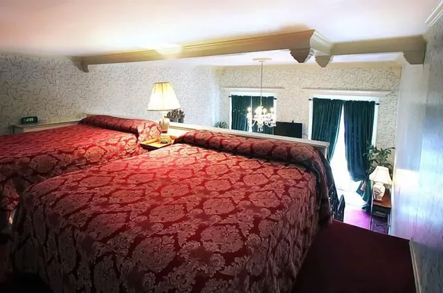 جناح جونيور بسريرين كوين بشرفة، The Olivier House Hotel 1/3