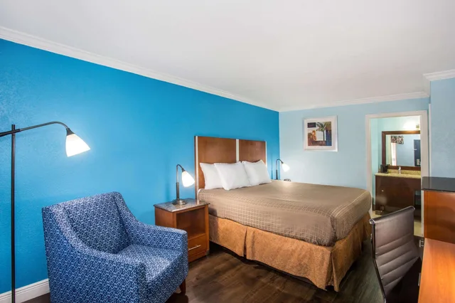 غرفة بسرير كوين للمدخنين، Days Inn By Wyndham Florida City 4/10