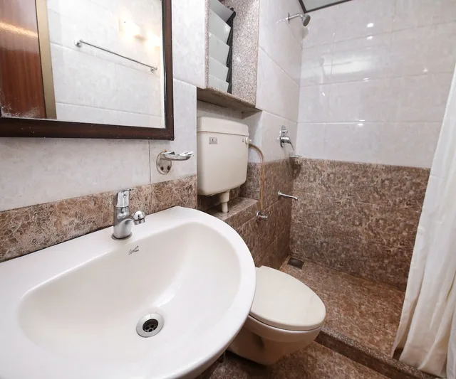 Super, Deluxe, Queen Bed, Garden View، West End Hotel 3/5