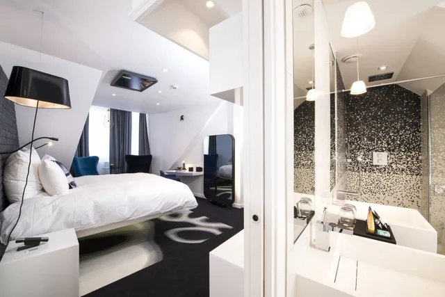 Magic, Suite, King Bed, Sofa، Vertigo Hotel 3/3