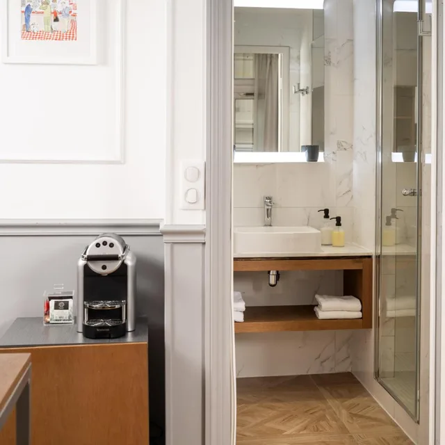 جناح مع أريكة، Hotel Petit Lafayette 2/3
