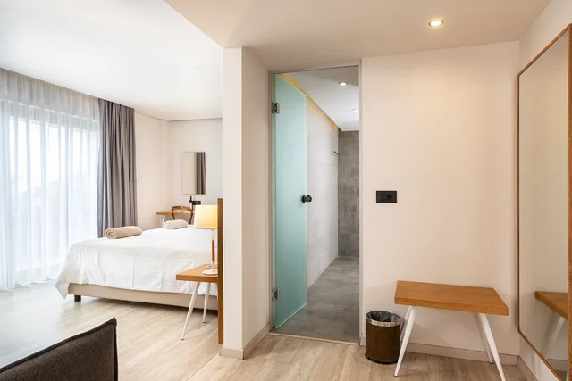 غرفة رباعية سوبيريور بإطلالة على البحر، Athina Palace Resort & Spa 2/2