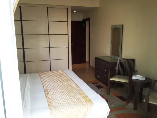شقة بسرير كينج بغرفة نوم واحدة مع أريكة، Tulip Hotel Apartment Bur Dubai 4/10