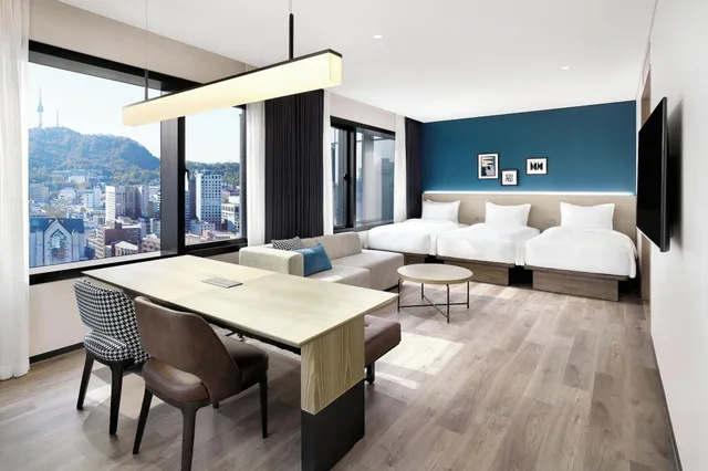 غرفة بريميير ثلاثية بإطلالة على المدينة، Four Points by Sheraton Josun, Seoul Myeongdong 2/4