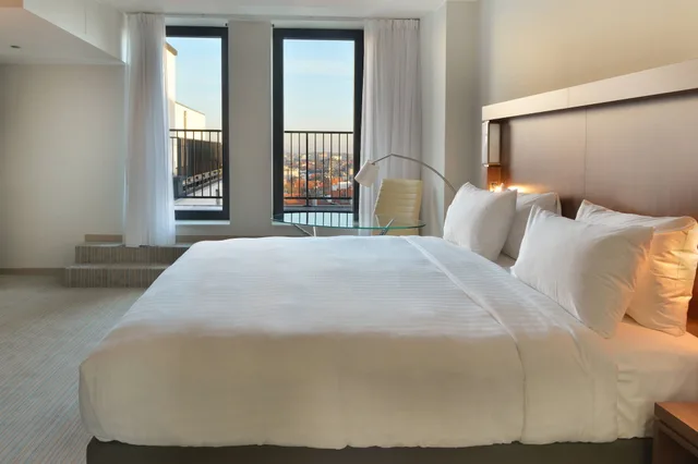 غرفة سوبيريور بسرير كينج، Courtyard By Marriott Brussels Eu 1/5