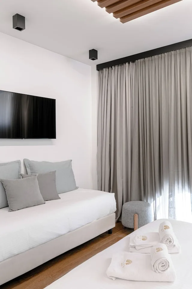 جناح جونيور بسرير كوين مع أريكة، Snob Athens 4/10