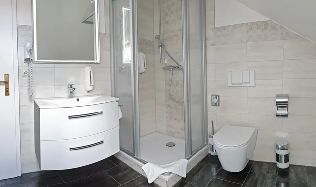 جناح بسرير كوين، Land gut Hotel Hermann 5/7