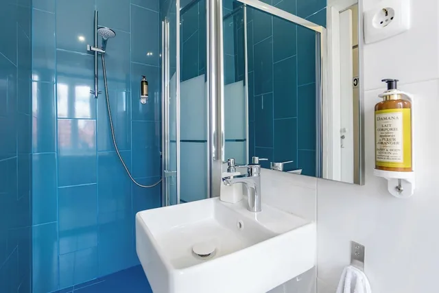 غرفة بسرير مزدوج بشرفة بحمام مشترك، The Color Hostel 5/8