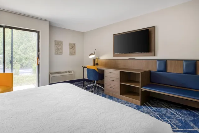 Standard, King Bed, Accessible, Best Western Indian Oak 4/6