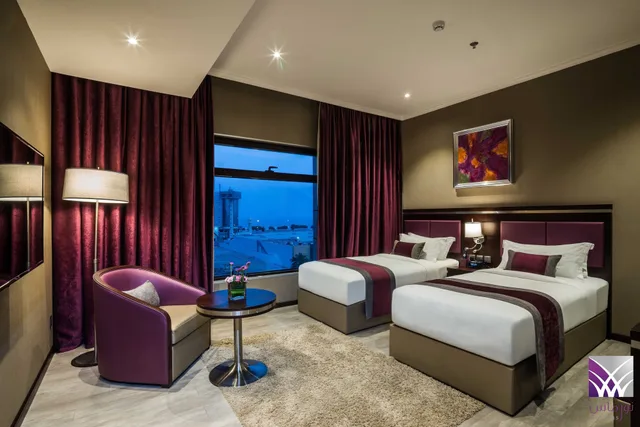 جناح تنفيذي بسرير كينج وسريرين منفصلين بغرفتي نوم، فندق نورماس(Normas Hotel) 2/8