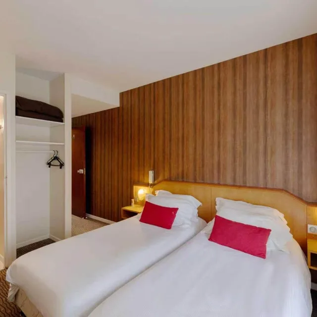 غرفة بسريرين منفصلين، Metropol Hotel 2/10