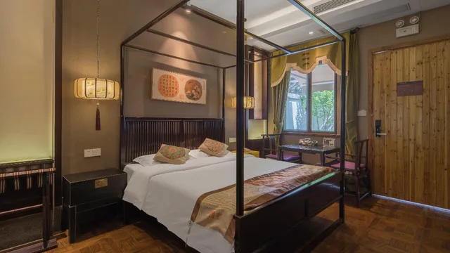 Garden, Deluxe, King Bed، Tongxiang Wuzhen Yuexiang Inn 2/3