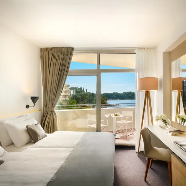 غرفة عائلية بإطلالة على البحر بشرفة، Remisens Hotel Albatros-All inclusive 3/6