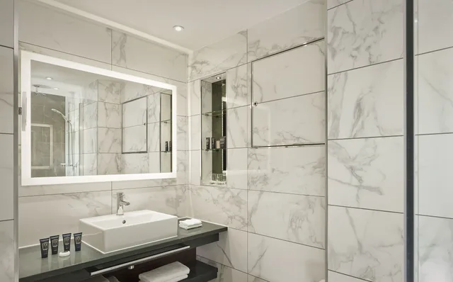 غرفة سوبيريور بسرير كوين، 100 Queens Gate Hotel Curio Collection By Hilton 6/8
