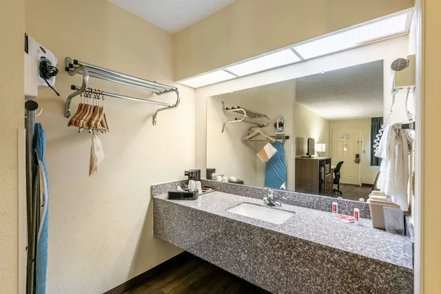 غرفة بسريرين مزدوجين، Econo Lodge Vicksburg MS 3/3