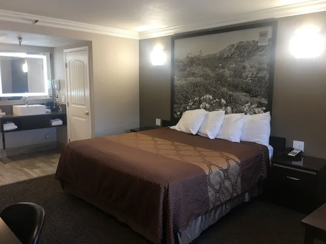 غرفة ديلوكس بسرير كينج بحوض جاكوزي للمدخنين، Hotel Seville 4/7