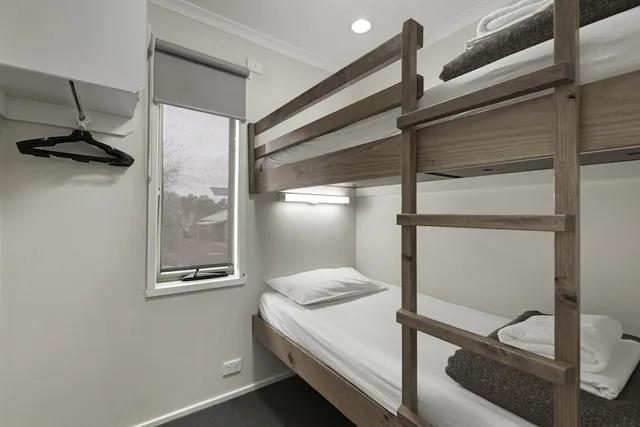 3 Bedrooms, Cabin, 1 Double and 2 Bunk Beds، Discovery Parks Dubbo 3/3